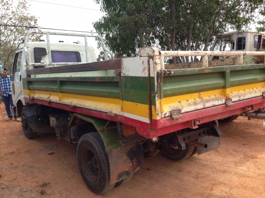 HINO FB - 150 HP JO5C หกล้อดั๊มพ์ ช่วงล่างใหญ่สวยพร้อมใช้งานติด F หน้า F หลังครบ เครื่องแห้งแรงดีไม่มีเยิ้ม ภายในเก๋งไม่ผุคอนโซลสวยครบ พวงมาลัยเพาเวอร์ เบรคทริ๊ปฟี้ครบพร้อม กระบะดั๊มพ์เหล็ก 4 ตันยิงหน้ายาว 3.90 เมตร เอกสารเล่มทะเบียนครบถูกต้องพร้อมโอน ราค