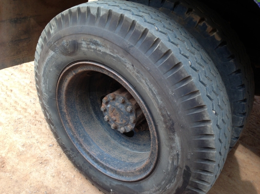 HINO FB - 150 HP JO5C หกล้อดั๊มพ์ ช่วงล่างใหญ่สวยพร้อมใช้งานติด F หน้า F หลังครบ เครื่องแห้งแรงดีไม่มีเยิ้ม ภายในเก๋งไม่ผุคอนโซลสวยครบ พวงมาลัยเพาเวอร์ เบรคทริ๊ปฟี้ครบพร้อม กระบะดั๊มพ์เหล็ก 4 ตันยิงหน้ายาว 3.90 เมตร เอกสารเล่มทะเบียนครบถูกต้องพร้อมโอน ราค