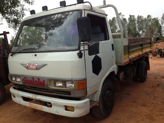 HINO FB - 150 HP JO5C หกล้อดั๊มพ์ ช่วงล่างใหญ่สวยพร้อมใช้งานติด F หน้า F หลังครบ เครื่องแห้งแรงดีไม่มีเยิ้ม ภายในเก๋งไม่ผุคอนโซลสวยครบ พวงมาลัยเพาเวอร์ เบรคทริ๊ปฟี้ครบพร้อม กระบะดั๊มพ์เหล็ก 4 ตันยิงหน้ายาว 3.90 เมตร เอกสารเล่มทะเบียนครบถูกต้องพร้อมโอน ราค