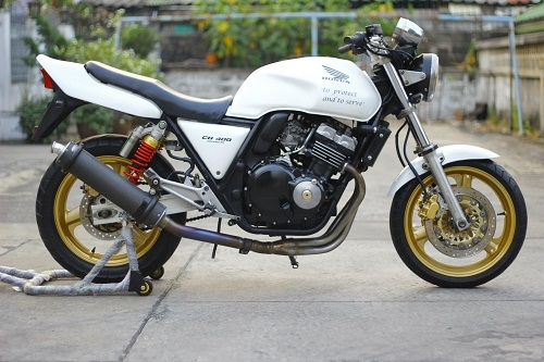 ขาย SF 400 สีขาว ท่อไทเท ราคาไม่แรง