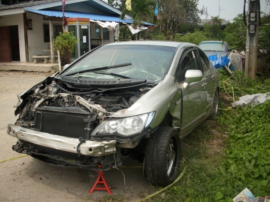 ขายซากรถอุบัติเหตุพร้อมเล่มทะเบียน ฮอนด้าซีวิคFDปี2006 ตัวท๊อป รับไปทำกำไลกันครับ