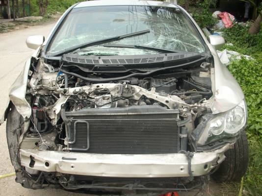 ขายซากรถอุบัติเหตุพร้อมเล่มทะเบียน ฮอนด้าซีวิคFDปี2006 ตัวท๊อป รับไปทำกำไลกันครับ