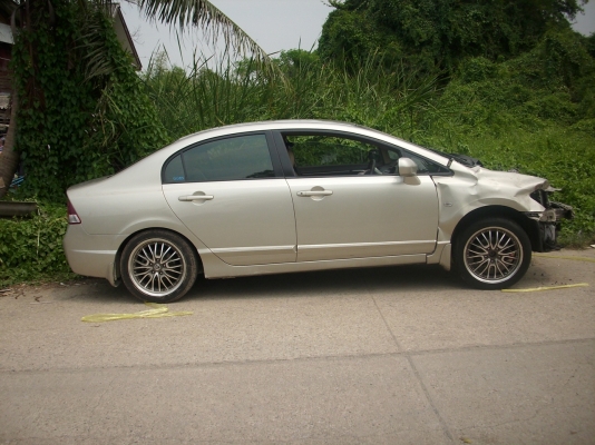 ขายซากรถอุบัติเหตุพร้อมเล่มทะเบียน ฮอนด้าซีวิคFDปี2006 ตัวท๊อป รับไปทำกำไลกันครับ