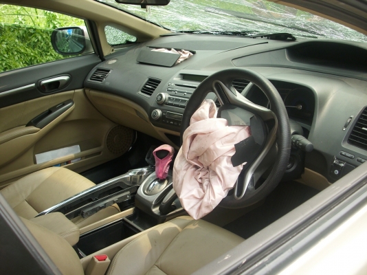 ขายซากรถอุบัติเหตุพร้อมเล่มทะเบียน ฮอนด้าซีวิคFDปี2006 ตัวท๊อป รับไปทำกำไลกันครับ