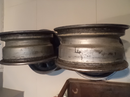 ขายแม็กกล้วยขอบ13"