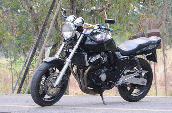 ขายcb400ปี93สรรพสามิตร+อินวอย ถูกคับสนใจโทรคุยเลย