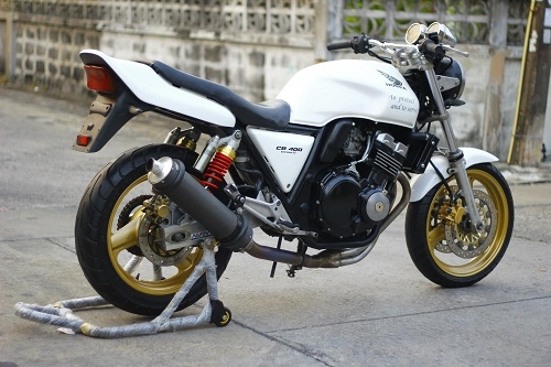 ขาย SF 400 สีขาว ท่อไทเท ราคาไม่แรง