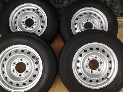 ขายกะทะล้อขอบ15 6รู พร้อมยาง215/70/15ปี 3809 MICHERLIN Aglis 1 ชุด ราคา : 6000.00 บาท