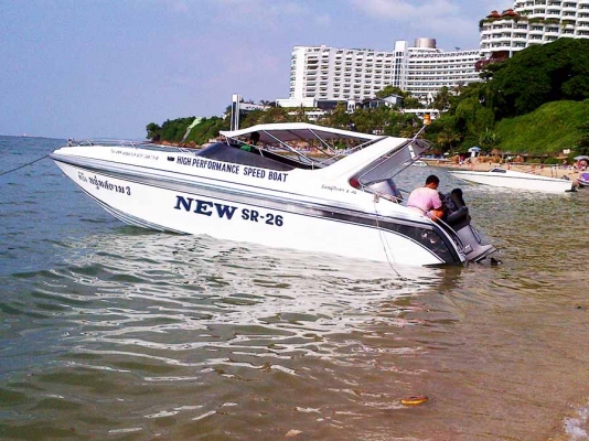 New fiberglass boat 26 ft.