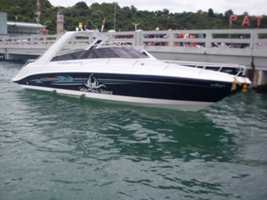 New fiberglass boat 27 ft.