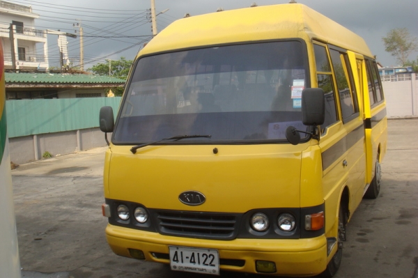 minibus นักเรียนสีเหลือง minibus นักเรียนสีเหลือง