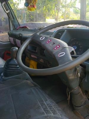 รถหกล้อ NPR เครื่อง 135