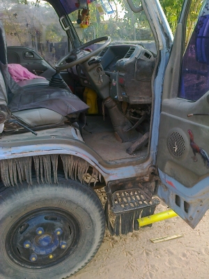 รถหกล้อ NPR เครื่อง 135