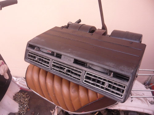 ขายตู้แอร์แขวนหน้าปรับได้ Diesel kiki 950 บาท