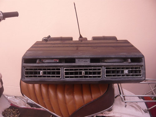 ขายตู้แอร์แขวนหน้าปรับได้ Diesel kiki 950 บาท