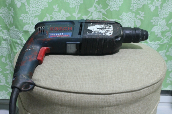 สว่านโรตารี่ยี่ห้อ BOSCH รุ่น GBH2-22E สภาพพร้อมใช้งานครับ