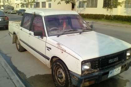 รถกระบะ4ประตุisuzu เครื่อง2500ฝาทอง พร้อมใช้งานเอกสารทะเบียนพร้อม