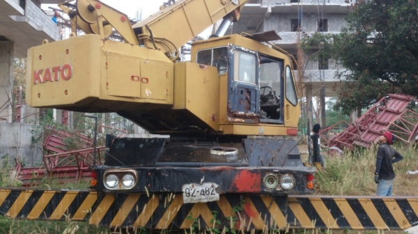 ลดราคาแล้วครับ รถเครน 4 ล้อ Kato 20 H เอกสารเล่มทะเบียน มีจิ๊ป