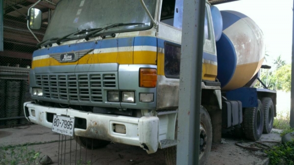 ขายรถโม่ปูน6 คิว สภาพสวยพร้อมใช้ ติดต่อได้ที่คุณ อ๊อฟ พิจิตร 086-737-9991