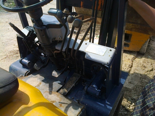 รถยกTOYOTA 2.5Tเสาสูง4ม.รุ่น5 งาเทได้ เกียร์ออโต้ มีบุ้งกี้ให้ด้วย