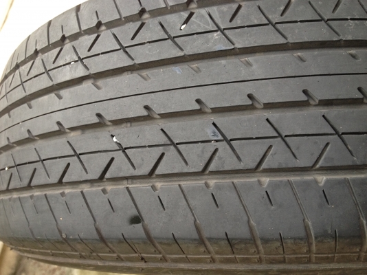 ขายยาง Bridgestone 215-60 R16 สัปดาห์ที่35 ปี11 สภาพดี
