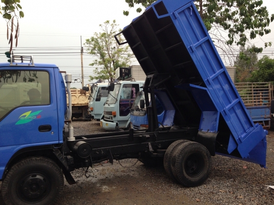 ขาย6ล้อNPRการ์ตูน130ยูโรทู กระบะดั้มดิน