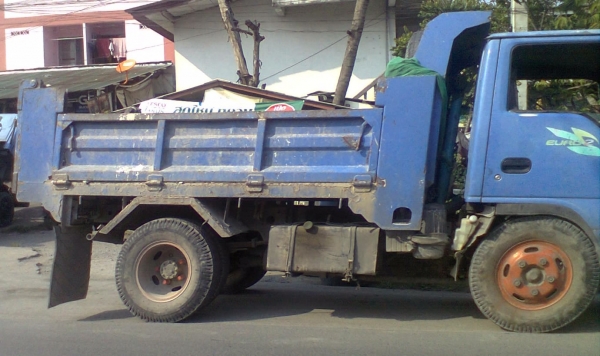 ฝากขาย 6 ล้อดั้ม 3 คิว ISUZU NKR 110 แรง ยาว 3.20 เมตร หัวการ์ตูน