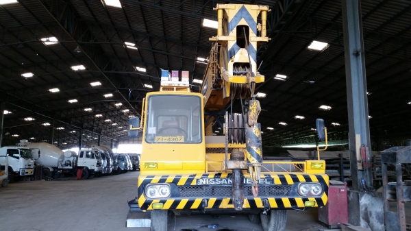 เครน 35T นิสสัน มีทะเบียน เครน 35T นิสสัน มีทะเบียน