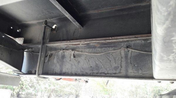 6 ล้อ พื้นเรียบ ยี่ห้อ MITSUBISHI 225 แรงม้า  จดทะเบียนปี 2546