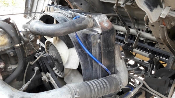 6 ล้อ พื้นเรียบ ยี่ห้อ MITSUBISHI 225 แรงม้า  จดทะเบียนปี 2546