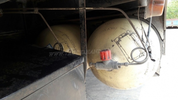 6 ล้อ พื้นเรียบ ยี่ห้อ MITSUBISHI 225 แรงม้า  จดทะเบียนปี 2546