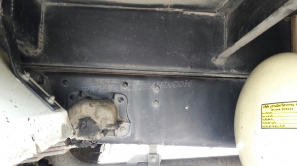 6 ล้อ พื้นเรียบ ยี่ห้อ MITSUBISHI 225 แรงม้า  จดทะเบียนปี 2546