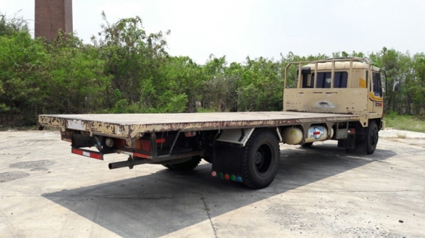 6 ล้อ พื้นเรียบ ยี่ห้อ MITSUBISHI 225 แรงม้า  จดทะเบียนปี 2546