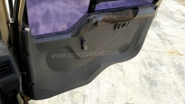 6 ล้อ พื้นเรียบ ยี่ห้อ MITSUBISHI 225 แรงม้า  จดทะเบียนปี 2546