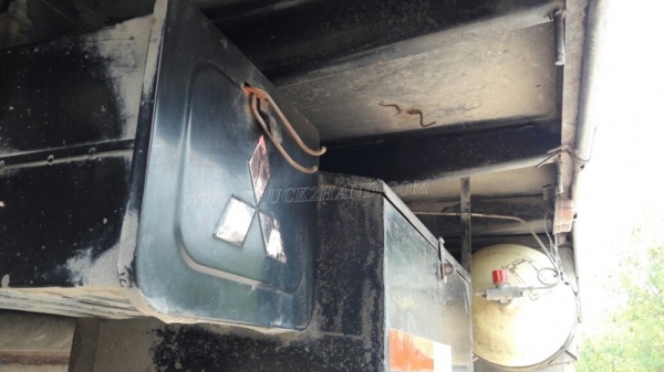 6 ล้อ พื้นเรียบ ยี่ห้อ MITSUBISHI 225 แรงม้า  จดทะเบียนปี 2546