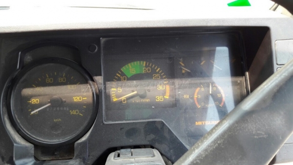 6 ล้อ พื้นเรียบ ยี่ห้อ MITSUBISHI 225 แรงม้า  จดทะเบียนปี 2546