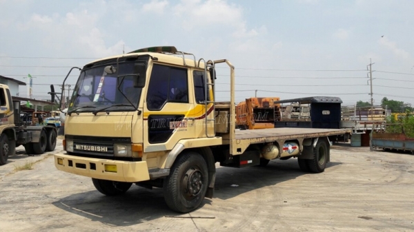 6 ล้อ พื้นเรียบ ยี่ห้อ MITSUBISHI 225 แรงม้า  จดทะเบียนปี 2546