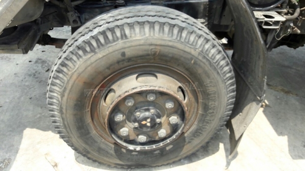 6 ล้อ พื้นเรียบ ยี่ห้อ MITSUBISHI 225 แรงม้า  จดทะเบียนปี 2546