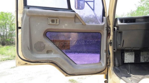 6 ล้อ พื้นเรียบ ยี่ห้อ MITSUBISHI 225 แรงม้า  จดทะเบียนปี 2546