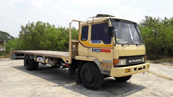 6 ล้อ พื้นเรียบ ยี่ห้อ MITSUBISHI 225 แรงม้า  จดทะเบียนปี 2546