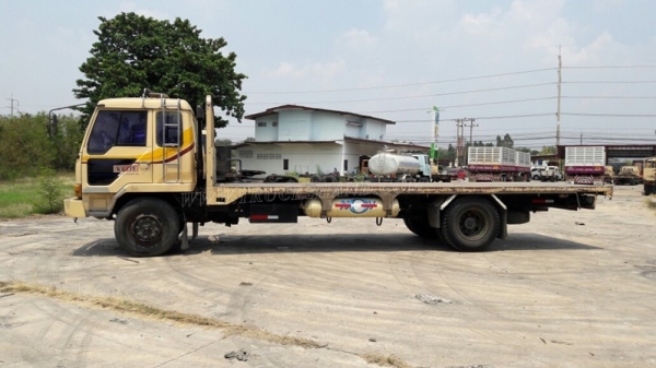 6 ล้อ พื้นเรียบ ยี่ห้อ MITSUBISHI 225 แรงม้า  จดทะเบียนปี 2546