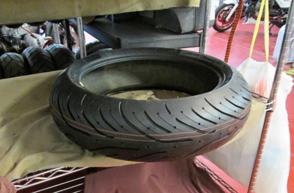 ลดกระหน่ำ ถูกที่สุด ยางสุดฮิต ยางใหม่ Michelin Road 4 Trail 150/70/17 ลดกระหน่ำ ถูกที่สุด ยางสุดฮิต ยางใหม่ Michelin Road 4 Trail 150/70/17