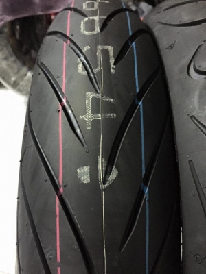 ยางใหม่ 120/70/17 - 160/60/17 Dunlop ยางปลายปี 2015 ยางสด นิ่ม ๆ แน่นอนครับ ยางใหม่ 120/70/17 - 160/60/17 Dunlop ยางปลายปี 2015 ยางสด นิ่ม ๆ แน่นอนครับ