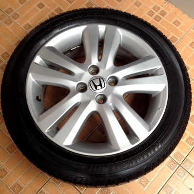 ล้ออะไหล่ JAZZ16 และล้อ Enkei 16 และ VIOS12ก้าน พร้อมยาง และยางเปอร์เซนต์ อีกหลายขนาด ด้านในครับ