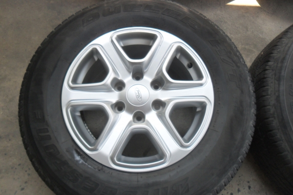 ล้อแม็ก17นิ้ว6รู ฟอด พร้อมยาง สวยๆ 4 ล้อ ลดราคาเหลือ 5900 บาท