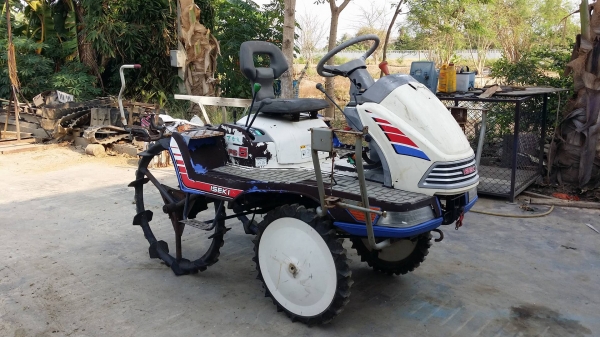 รถดำนานั่งขับ ISEKI  รุ่น PG5 เก่าญี่ปุ่น ไม่มีชุดหางดำ ขนาดกระทัดรัด สภาพดี