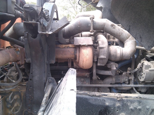 ขายด่วน NISSAN CW41  สองเพลาพื้นเรียบ คัชชีสวย เครื่อง290แรง ภาษีไม่ขาด รถพร้อมใช้งาน