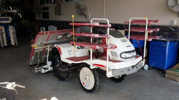 รถดำนานั่งขับ YANMAR รุ่น RR5 เก่าญี่ปุ่น  ดำนา 5 แถว สภาพสวย