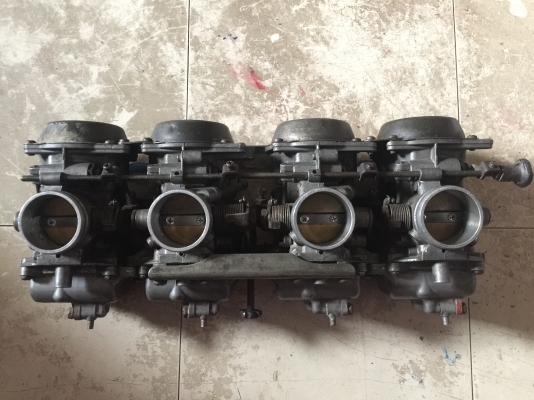 คาร์บู GSXR1100 ขายทำทุนครับ คาร์บู GSXR1100 ขายทำทุนครับ