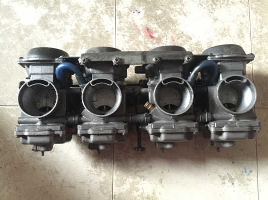 คาร์บู GSXR1100 ขายทำทุนครับ คาร์บู GSXR1100 ขายทำทุนครับ